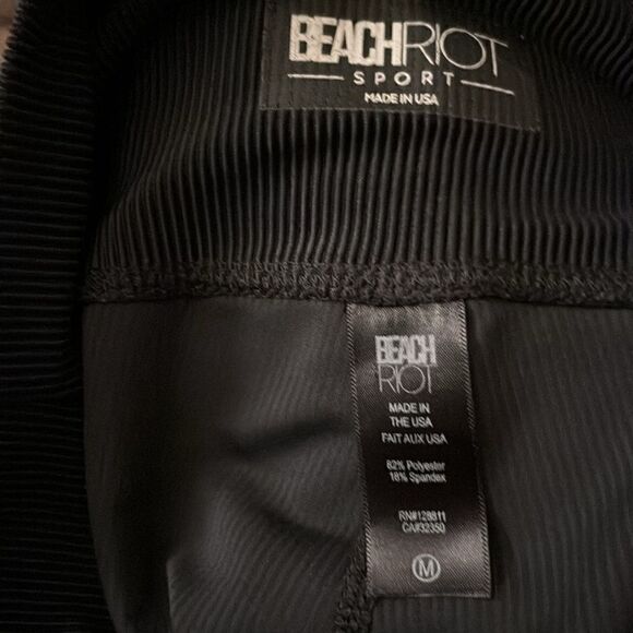Beach Riot
Bailey Legging - Black Lime Punch Size M  NWOT - Picture 7 of 7